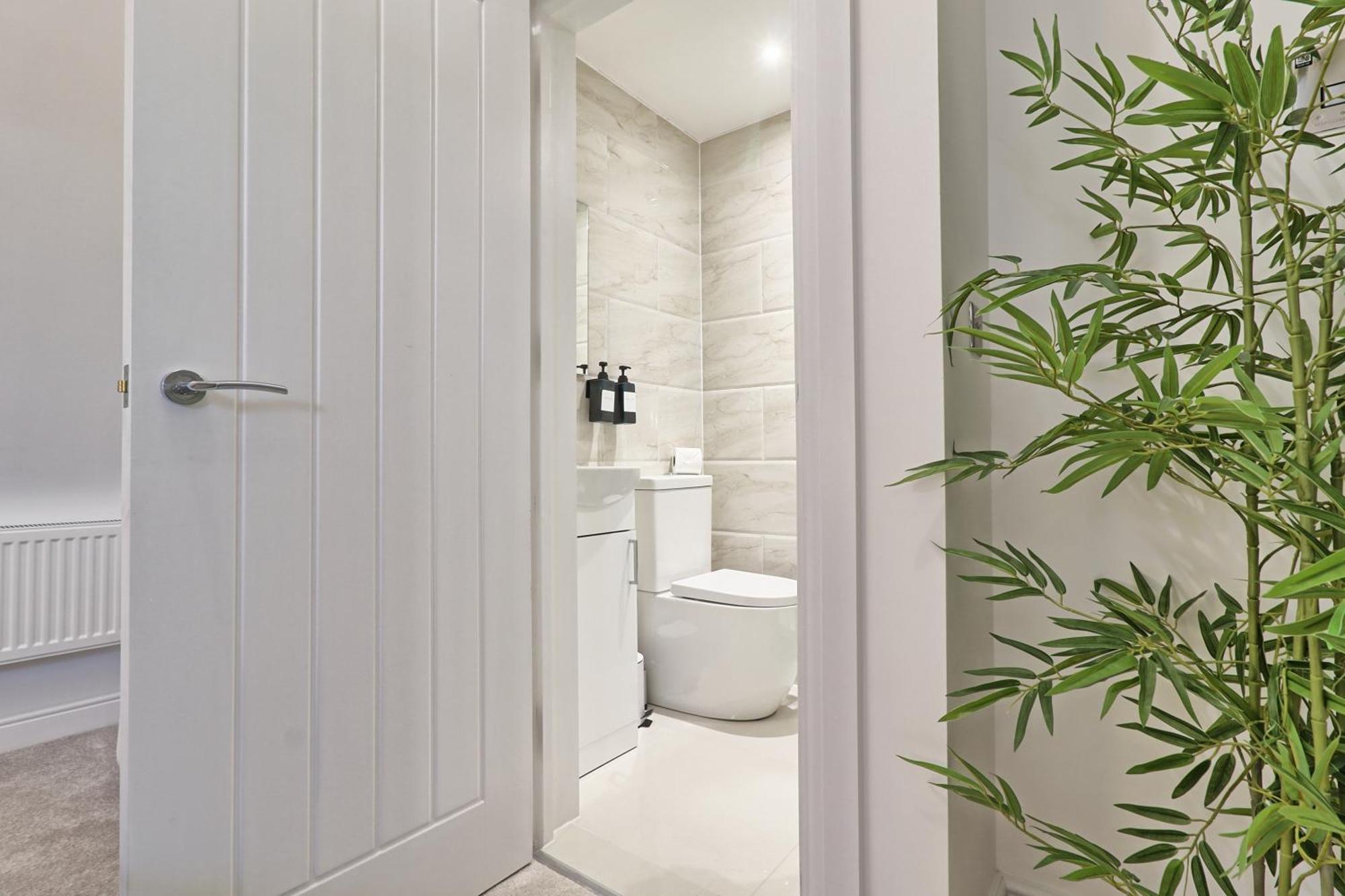 Writtle Massive 4 Bedroom Apartment With Parking In Gorgeous Countryside Location & Short Drive To Chelmsford City Centre Contractors Welcome Eksteriør billede