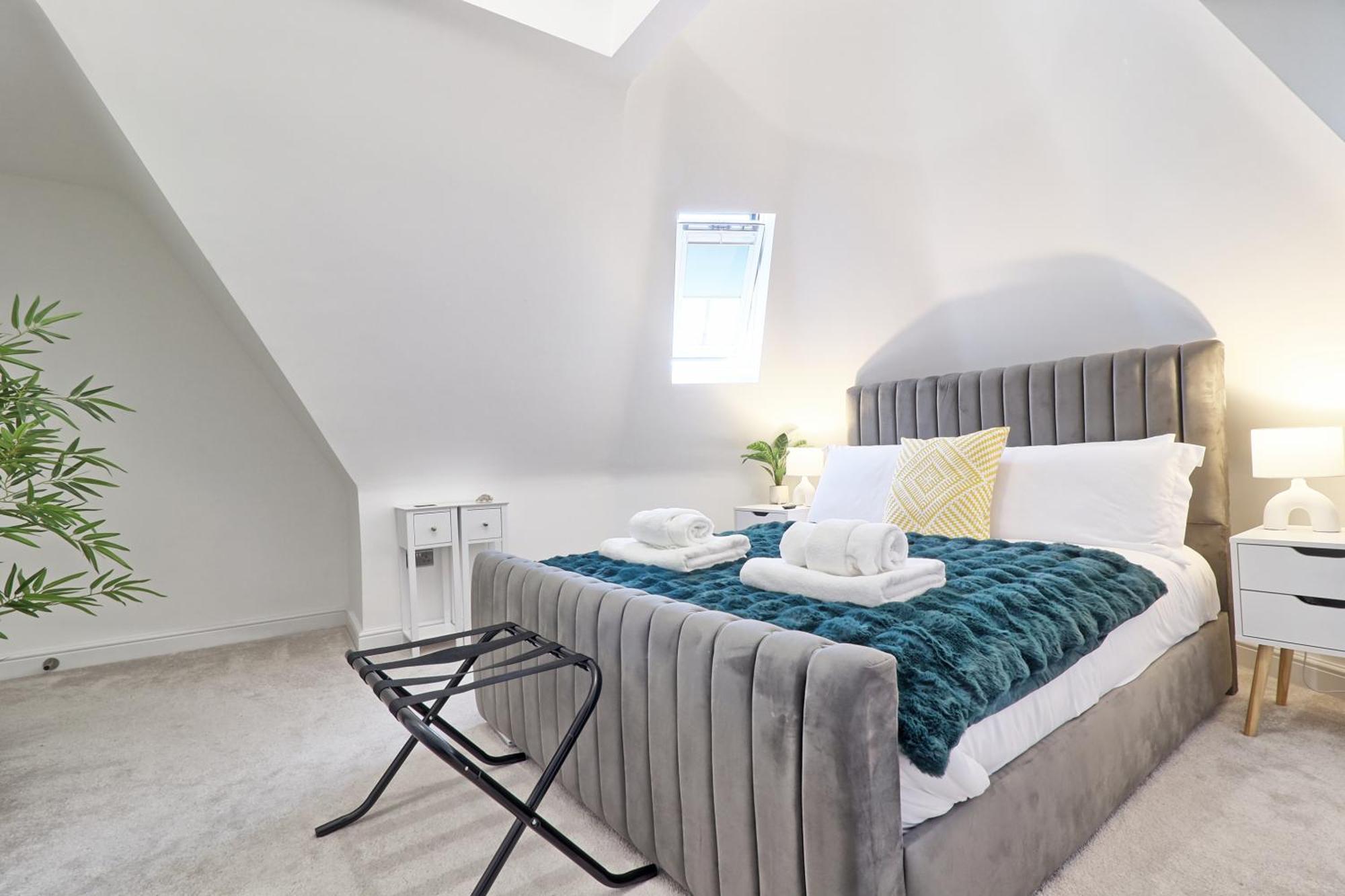 Writtle Massive 4 Bedroom Apartment With Parking In Gorgeous Countryside Location & Short Drive To Chelmsford City Centre Contractors Welcome Eksteriør billede