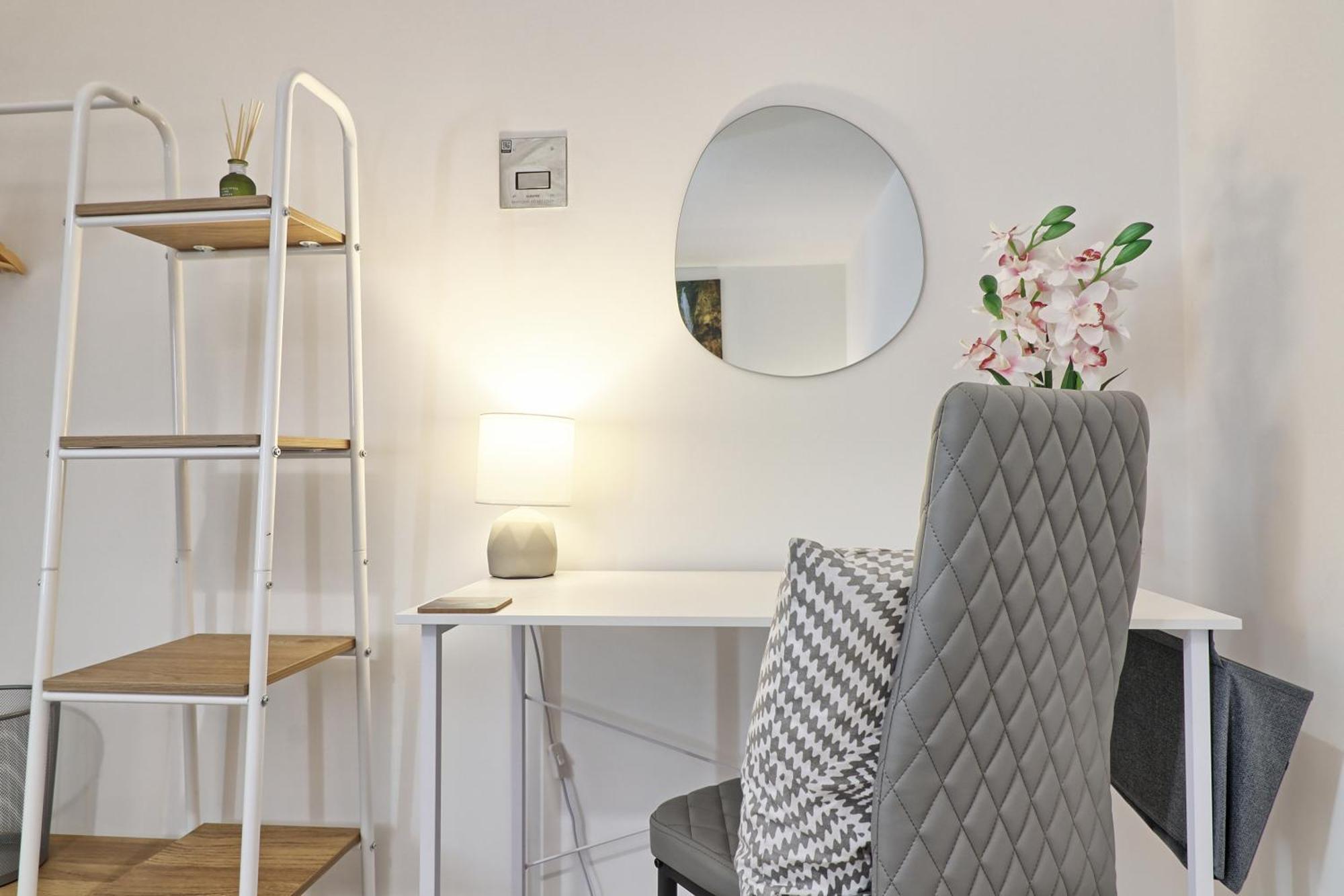 Writtle Massive 4 Bedroom Apartment With Parking In Gorgeous Countryside Location & Short Drive To Chelmsford City Centre Contractors Welcome Eksteriør billede