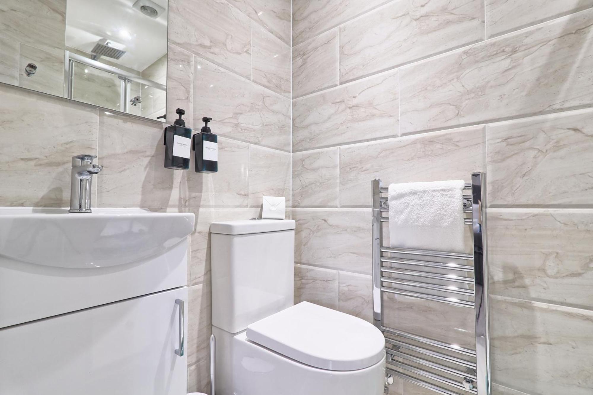 Writtle Massive 4 Bedroom Apartment With Parking In Gorgeous Countryside Location & Short Drive To Chelmsford City Centre Contractors Welcome Eksteriør billede