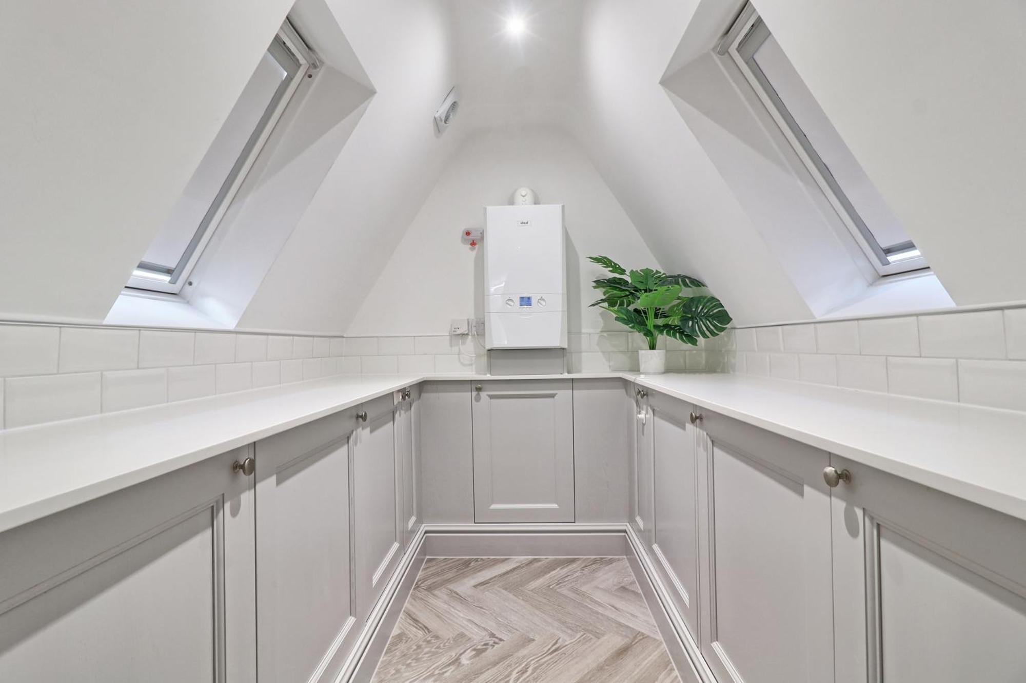 Writtle Massive 4 Bedroom Apartment With Parking In Gorgeous Countryside Location & Short Drive To Chelmsford City Centre Contractors Welcome Eksteriør billede
