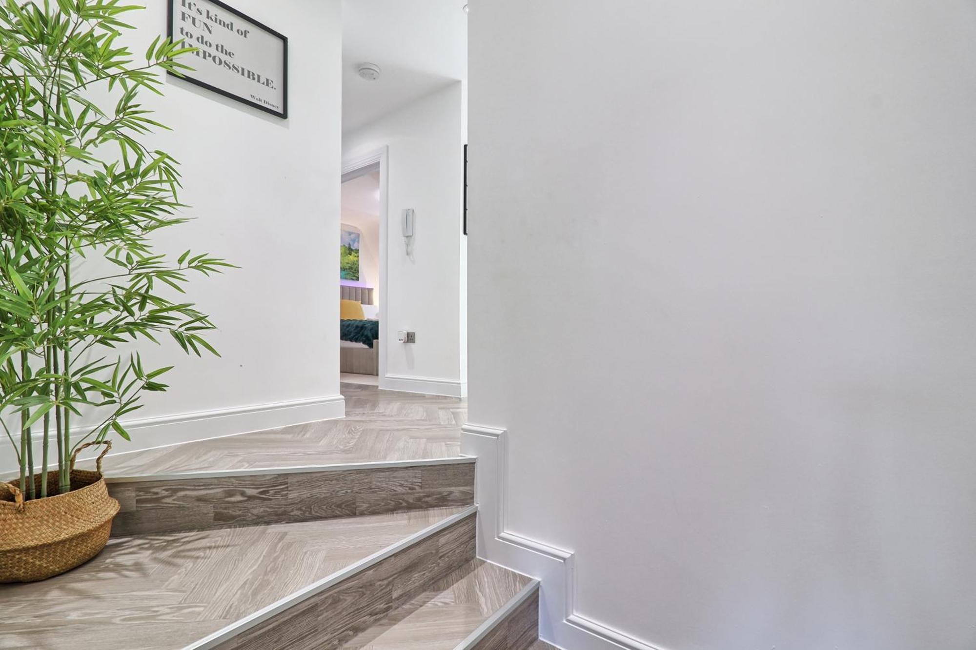 Writtle Massive 4 Bedroom Apartment With Parking In Gorgeous Countryside Location & Short Drive To Chelmsford City Centre Contractors Welcome Eksteriør billede