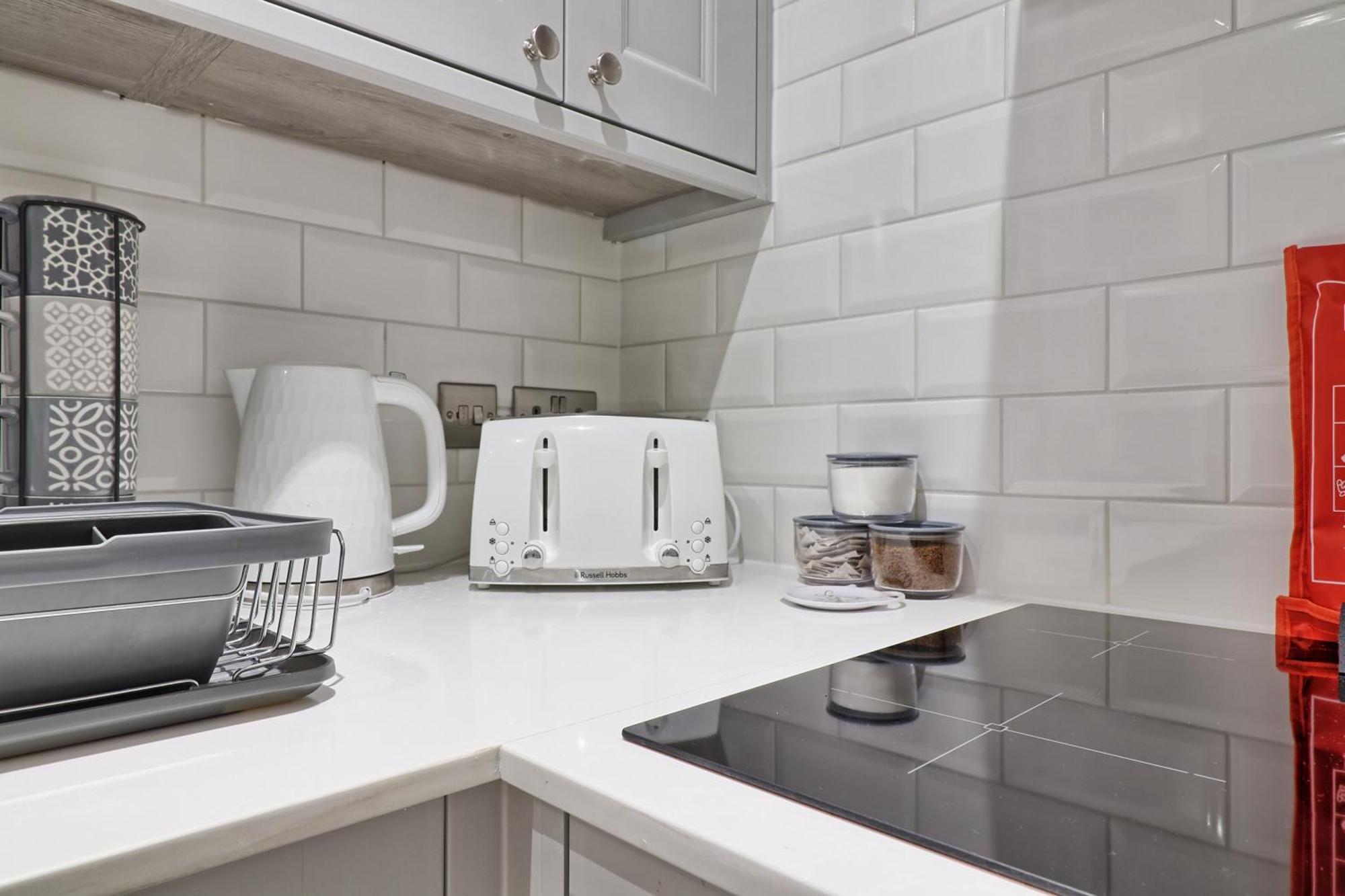 Writtle Massive 4 Bedroom Apartment With Parking In Gorgeous Countryside Location & Short Drive To Chelmsford City Centre Contractors Welcome Eksteriør billede