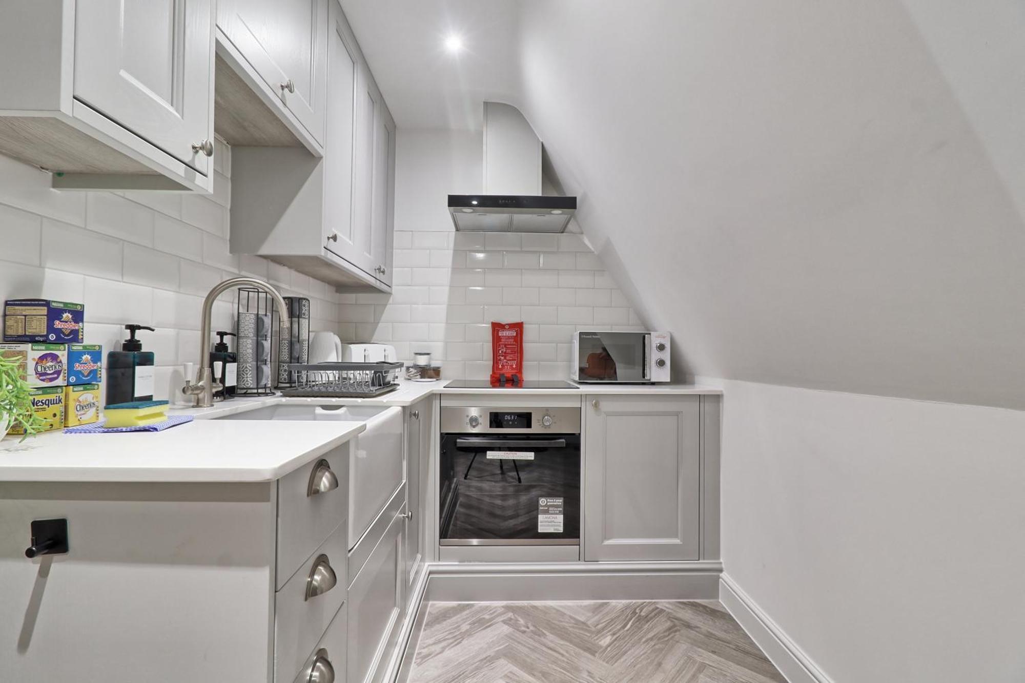 Writtle Massive 4 Bedroom Apartment With Parking In Gorgeous Countryside Location & Short Drive To Chelmsford City Centre Contractors Welcome Eksteriør billede