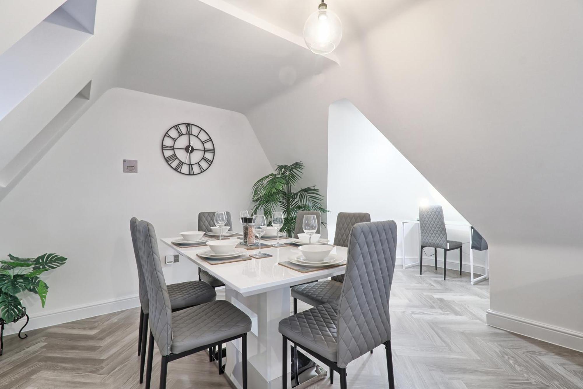 Writtle Massive 4 Bedroom Apartment With Parking In Gorgeous Countryside Location & Short Drive To Chelmsford City Centre Contractors Welcome Eksteriør billede